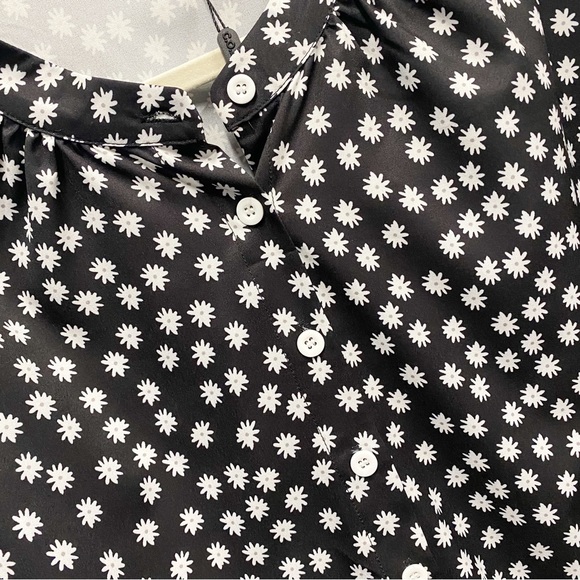 COZY Black & White Floral Daisy Print Button Up Blouse - Picture 3 of 9